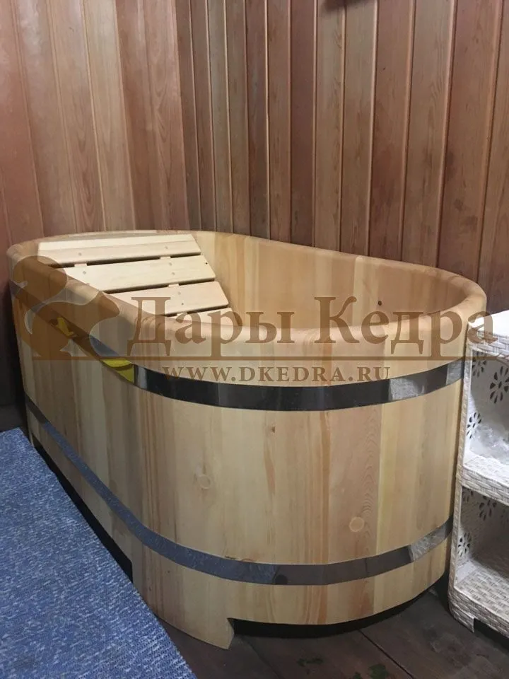 Деревянная ванна из кедра